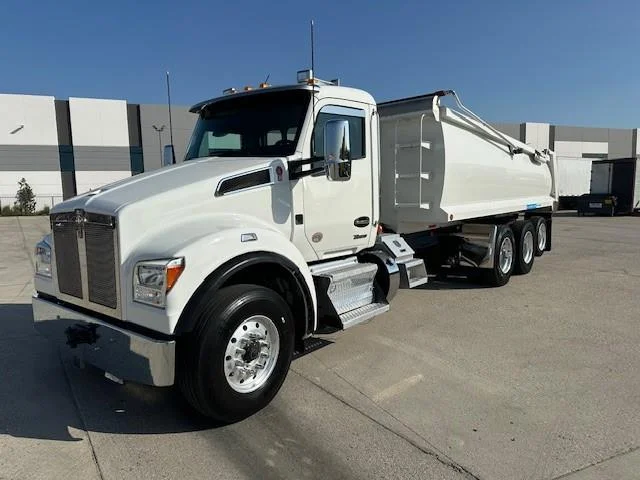 2023 Kenworth T880 in Fontana, CA — photo 14
