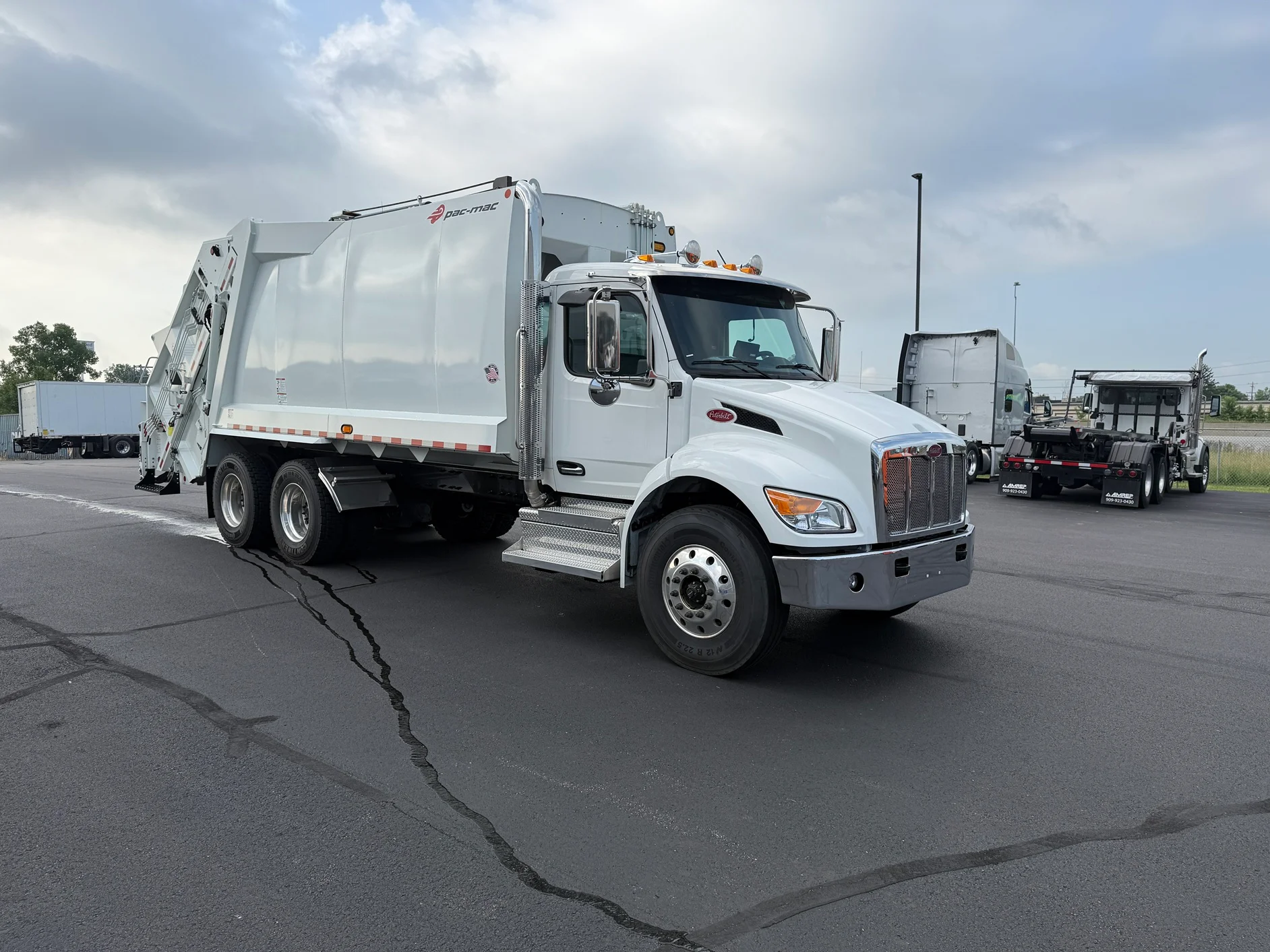2025 Peterbilt 548 in Cincinnati, OH — photo 7