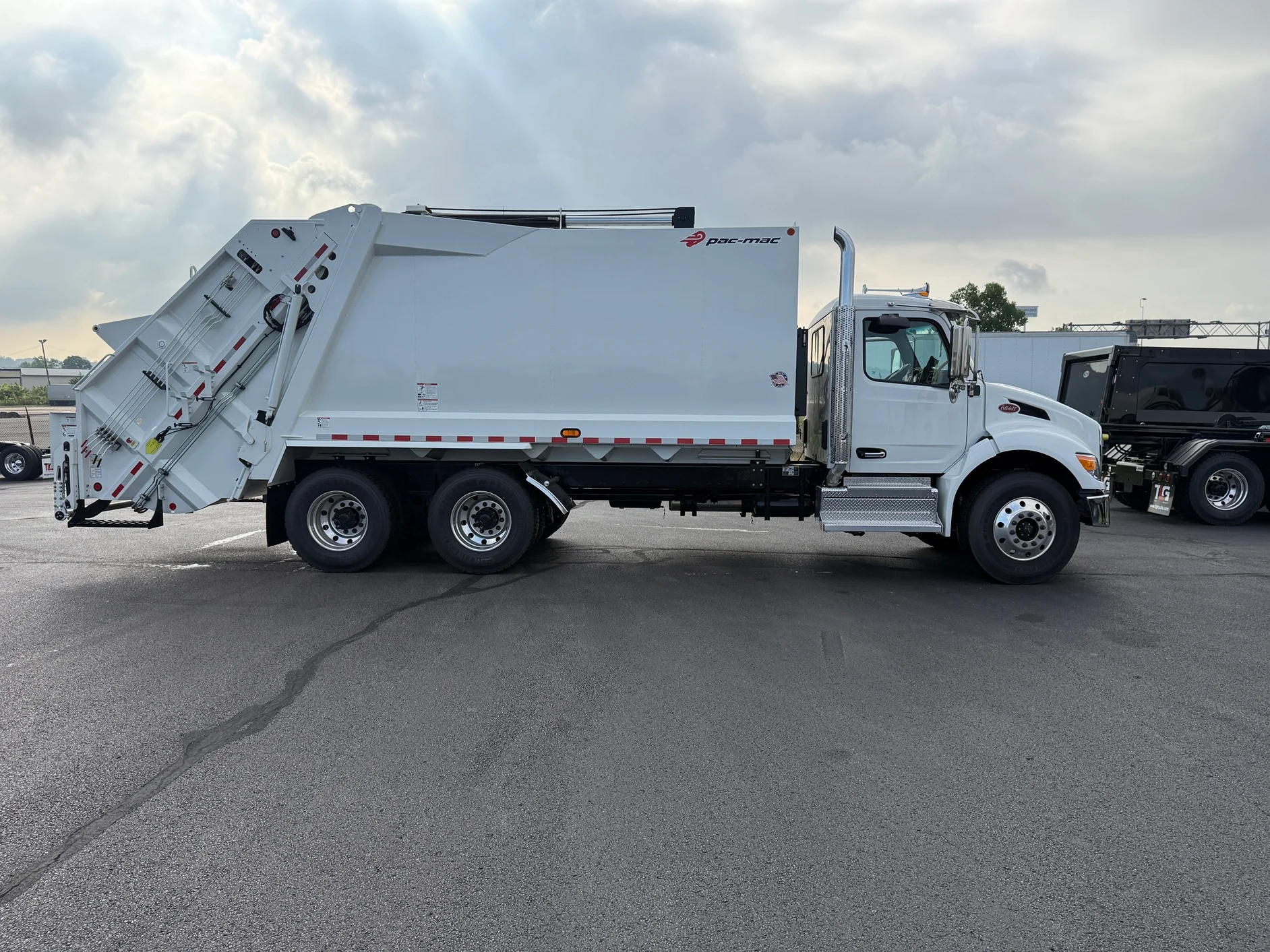 2025 Peterbilt 548 in Cincinnati, OH — photo 6
