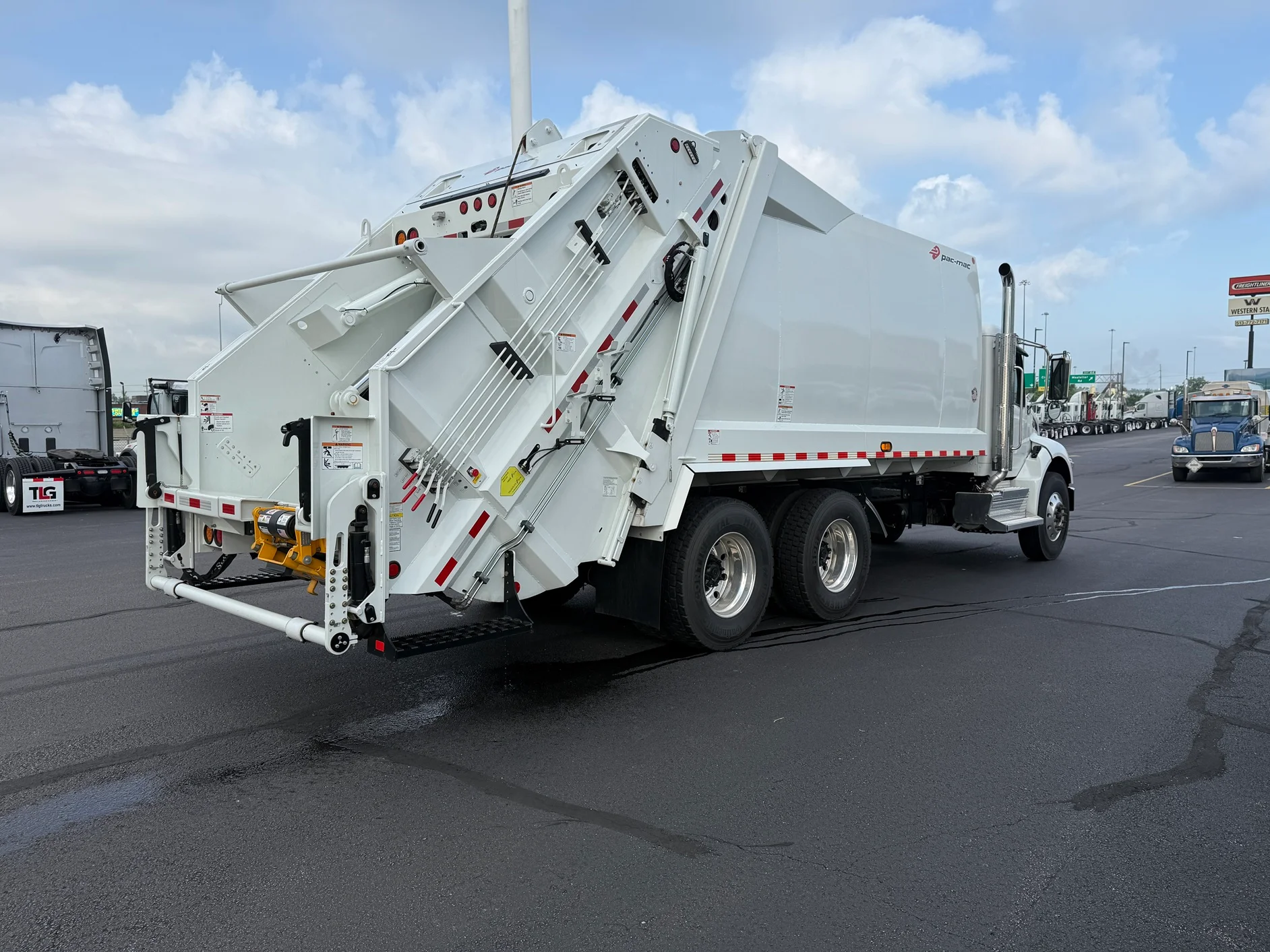 2025 Peterbilt 548 in Cincinnati, OH — photo 5