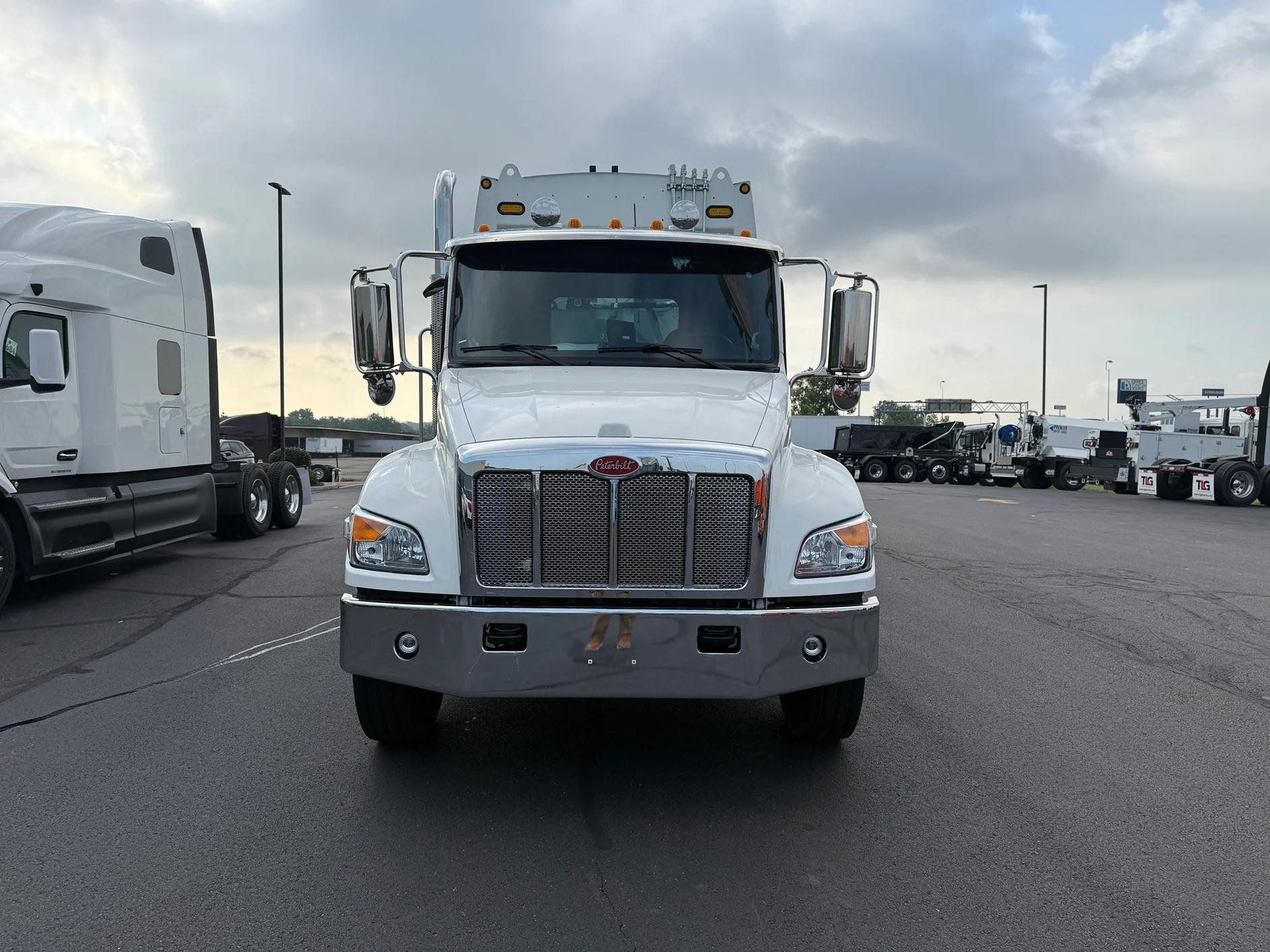 2025 Peterbilt 548 in Cincinnati, OH — photo 8