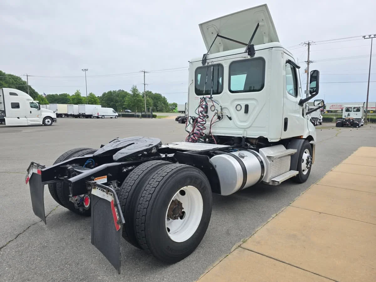 2020 Freightliner Cascadia in North Little Rock, AR — photo 4