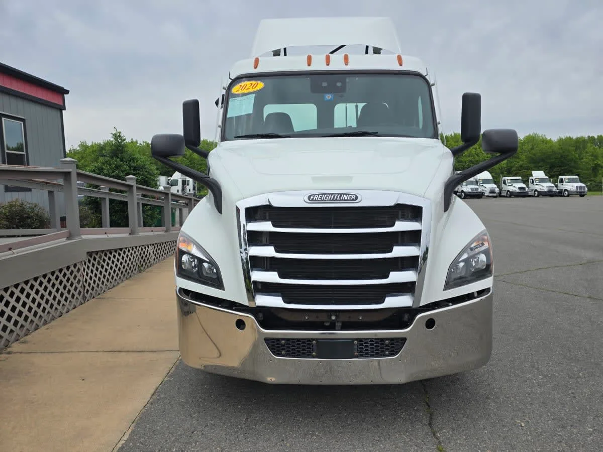2020 Freightliner Cascadia in North Little Rock, AR — photo 2