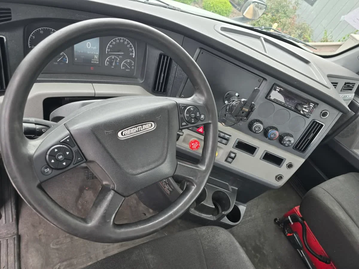 2020 Freightliner Cascadia in North Little Rock, AR — photo 7