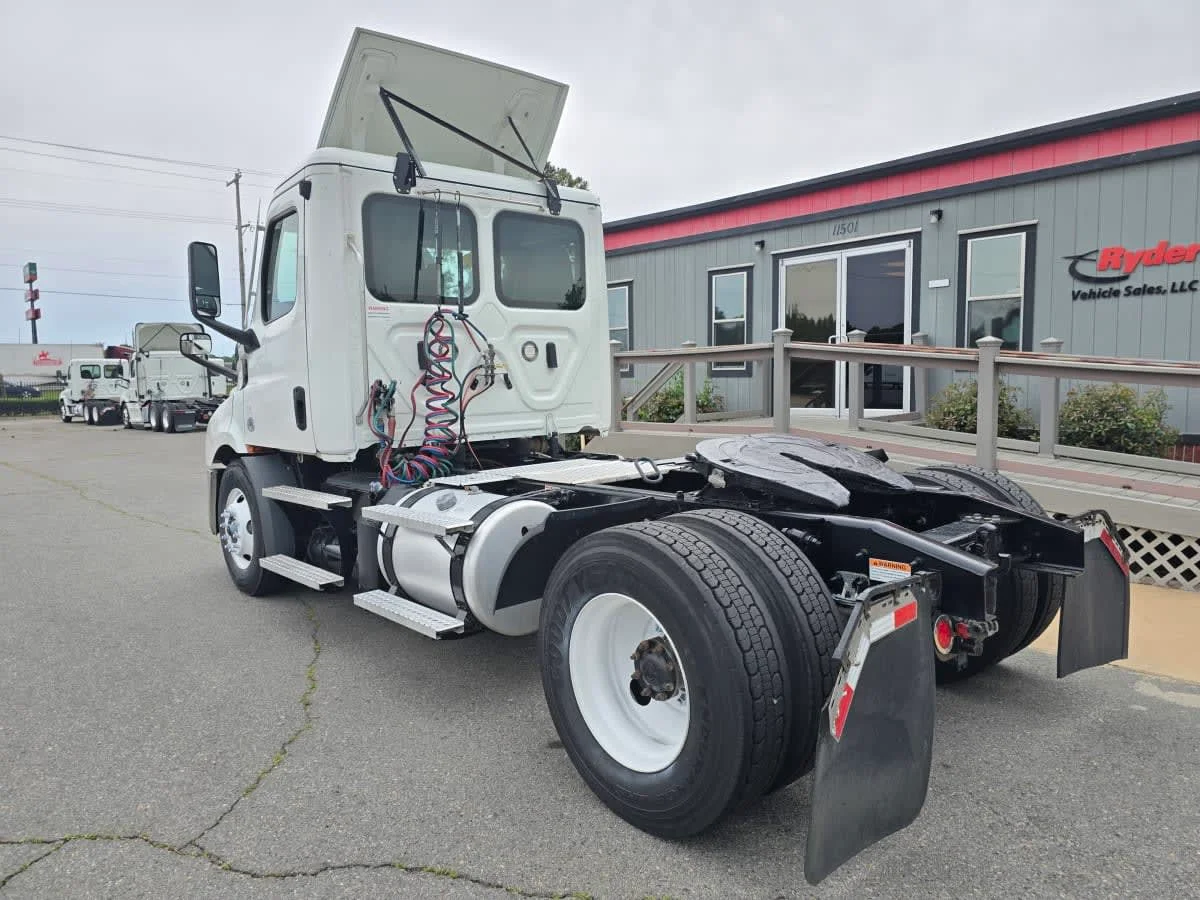 2020 Freightliner Cascadia in North Little Rock, AR — photo 6