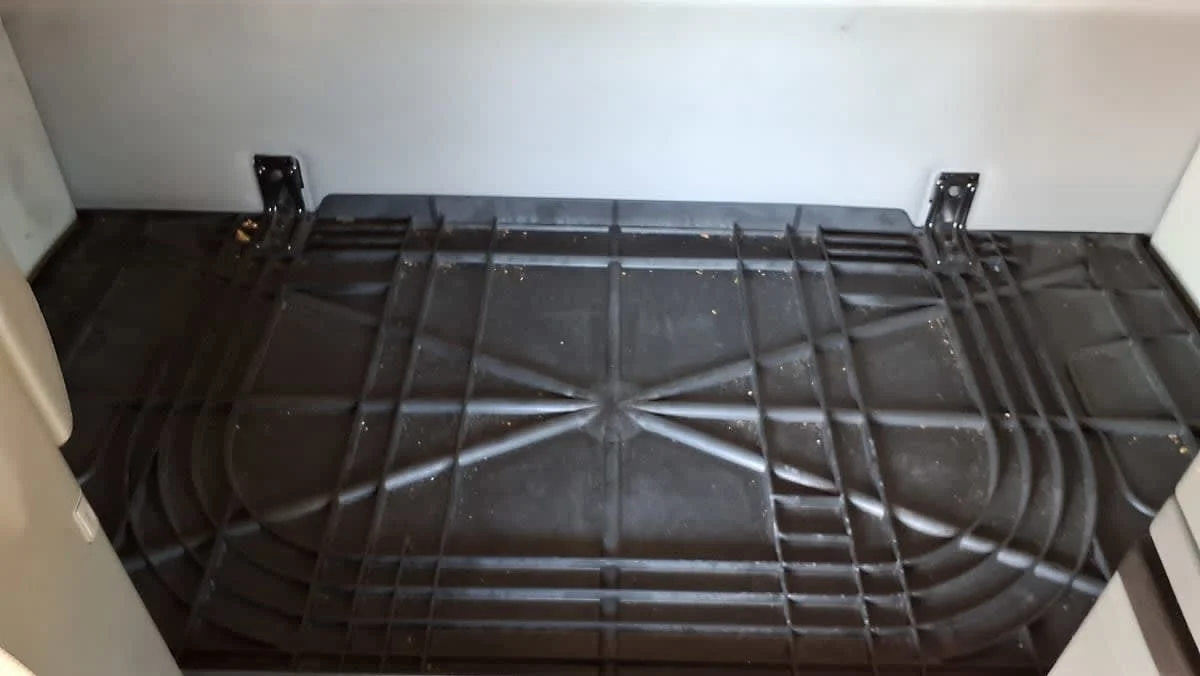 2020 Volvo VNR 640 - image 8