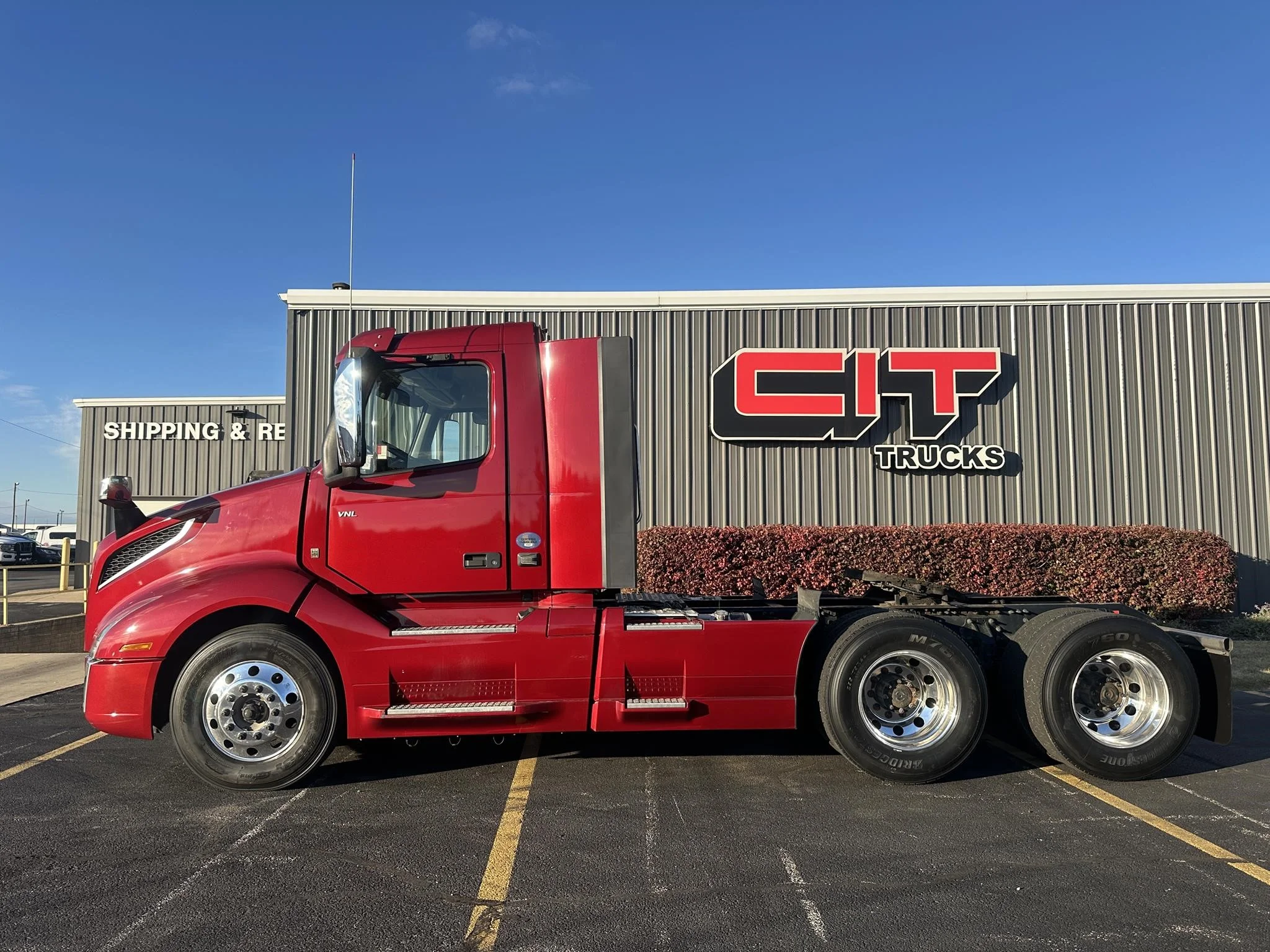 2022 Volvo VNL 300 - image 2