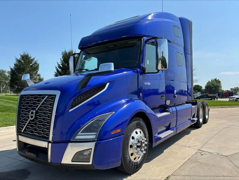 2022 Volvo VNL 760 in Cedar Rapids