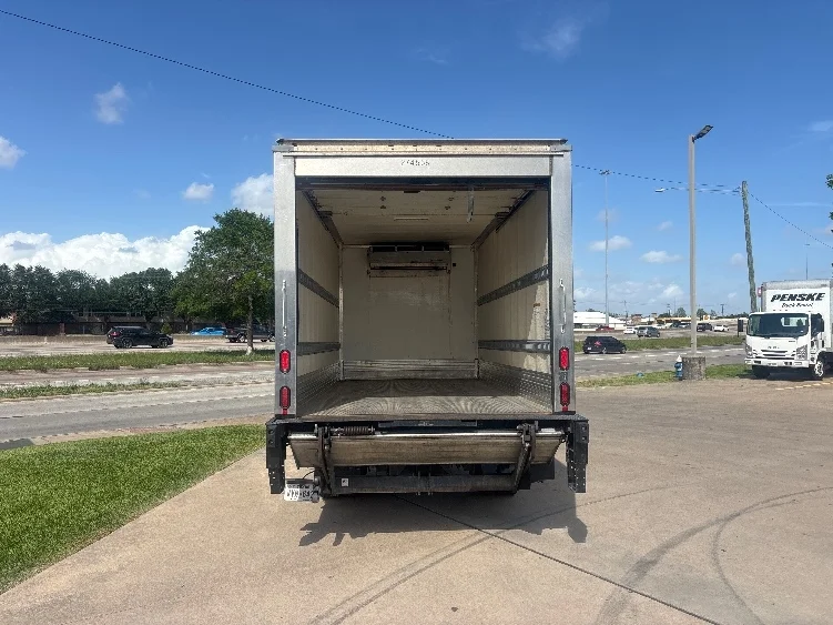 2019 Isuzu NRR in Houston, TX — photo 8