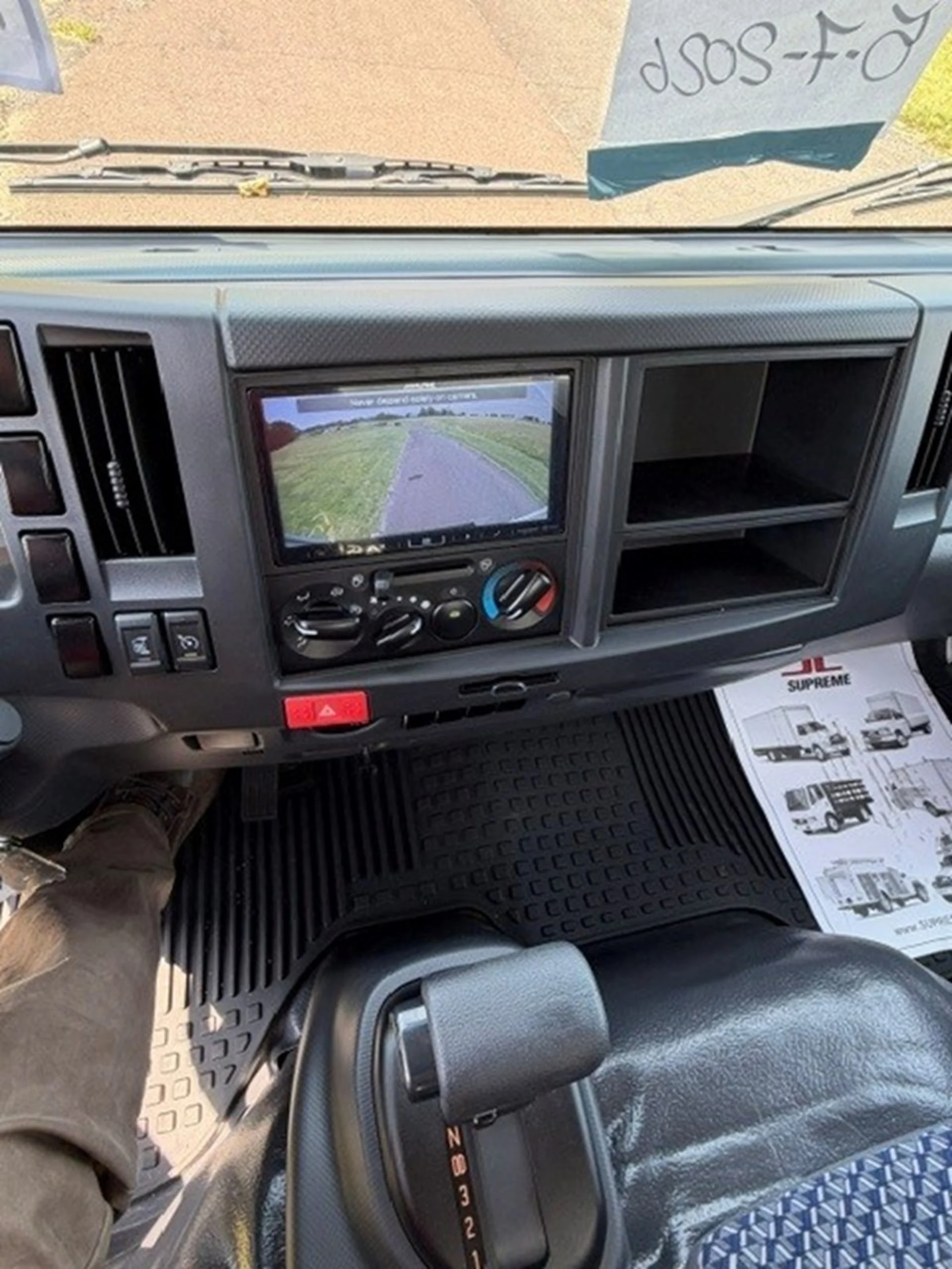 2025 Isuzu NRR in Souderton, PA — photo 5