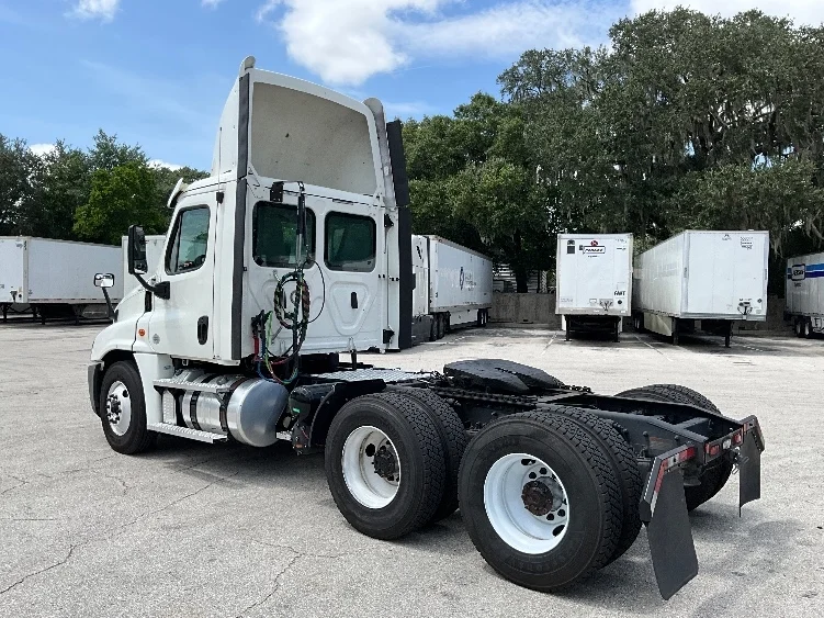 2020 Freightliner Cascadia in Tampa, FL — photo 5