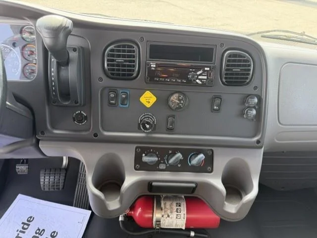 2019 Freightliner M2 106 — photo 13
