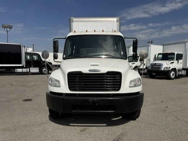 2019 Freightliner M2 106 — photo 3