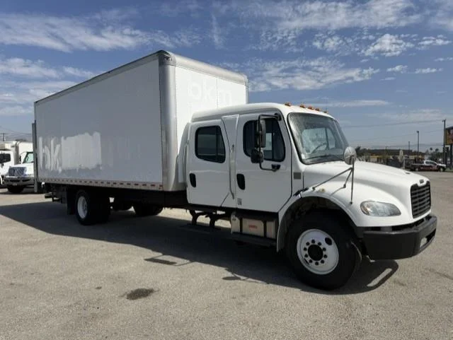 2019 Freightliner M2 106 — photo 4