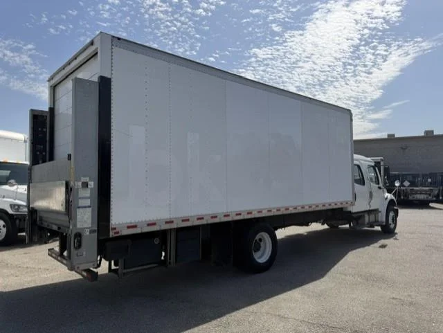2019 Freightliner M2 106 — photo 5