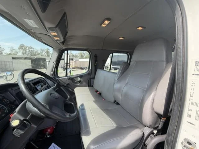 2019 Freightliner M2 106 — photo 10