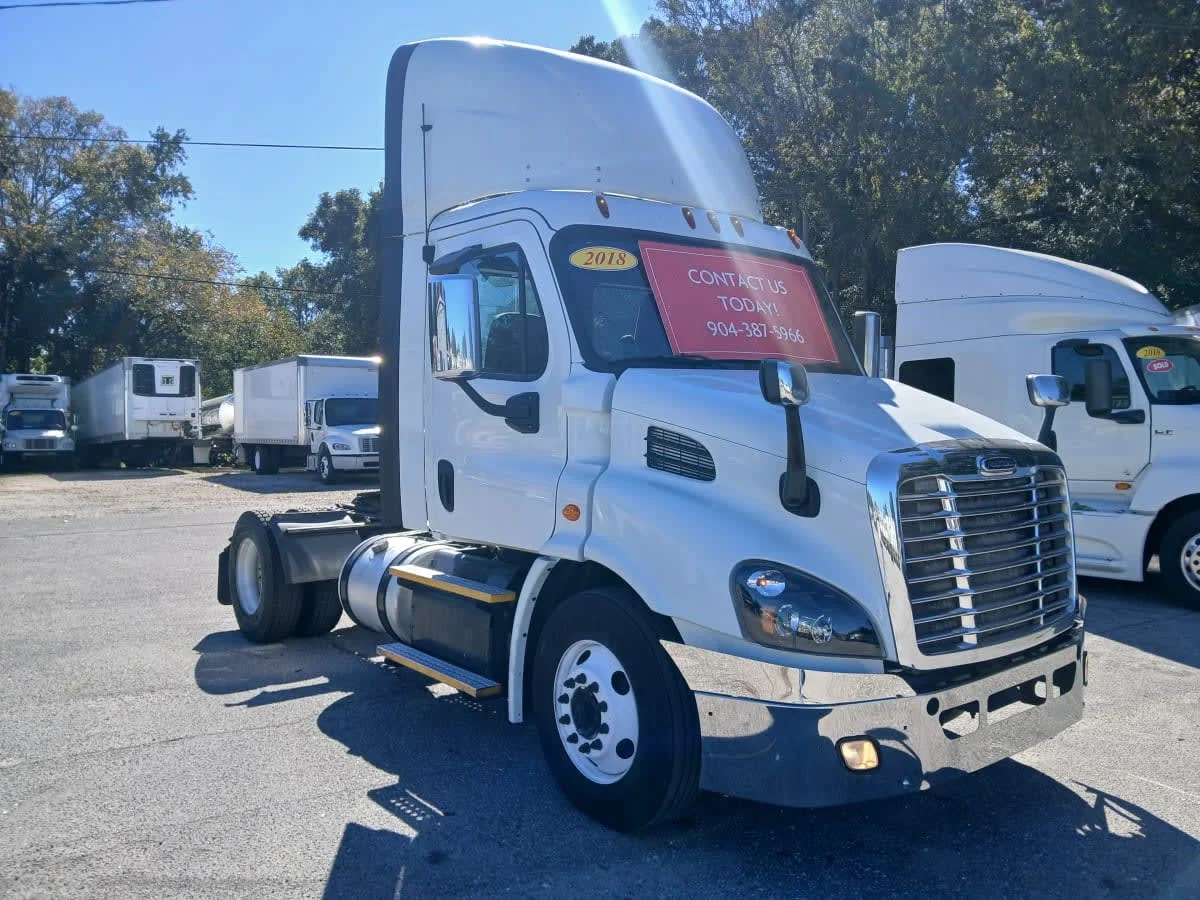 2018 Freightliner Cascadia - image 3