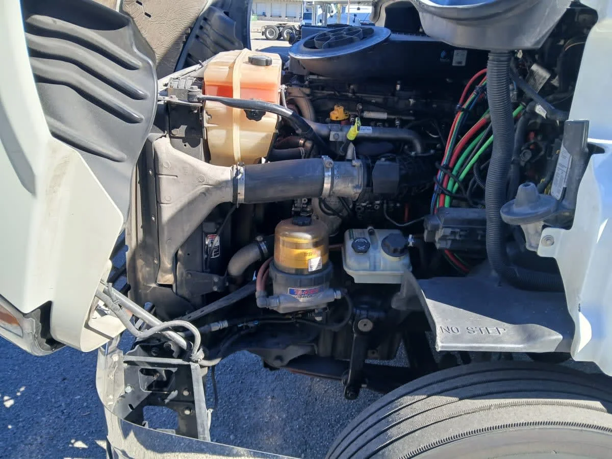 2018 Freightliner Cascadia - image 8