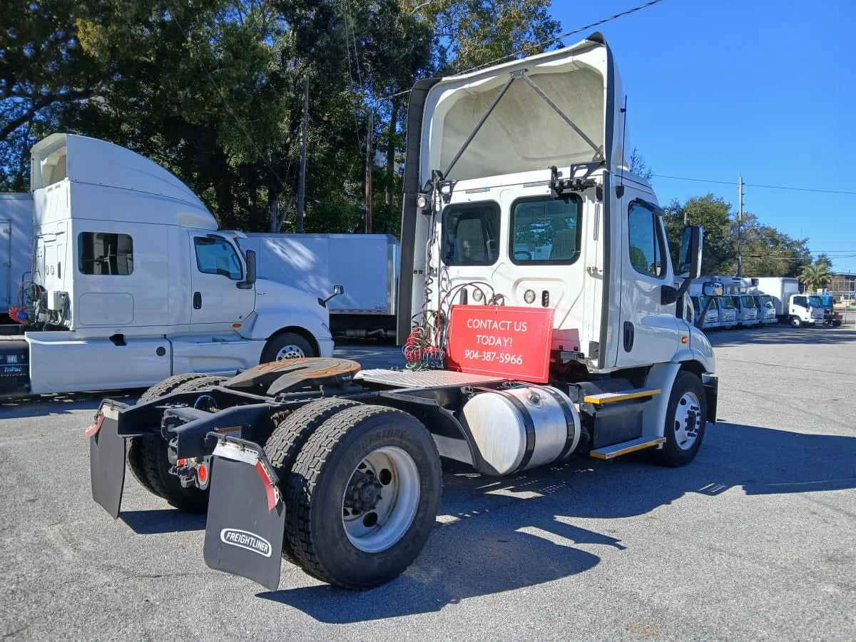 2018 Freightliner Cascadia in Jacksonville, FL — photo 4