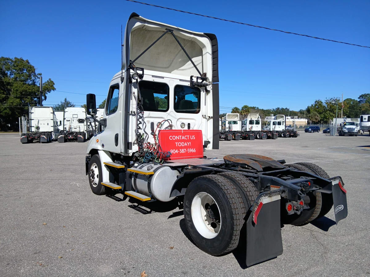 2018 Freightliner Cascadia in Jacksonville, FL — photo 6