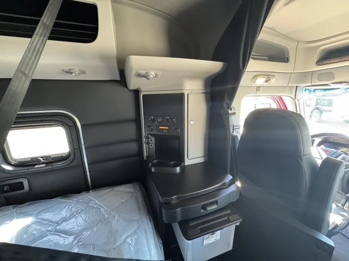 2027 Peterbilt 589 - image 17