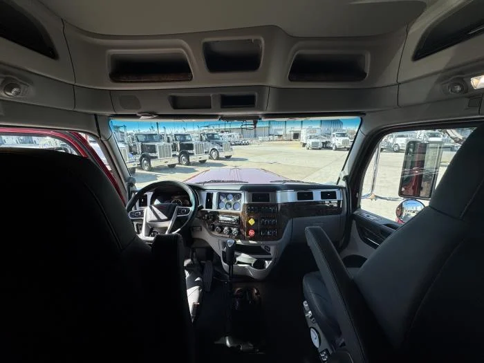 2027 Peterbilt 589 - image 19