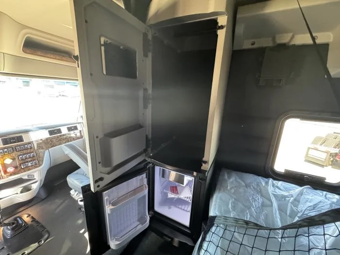 2027 Peterbilt 589 - image 18