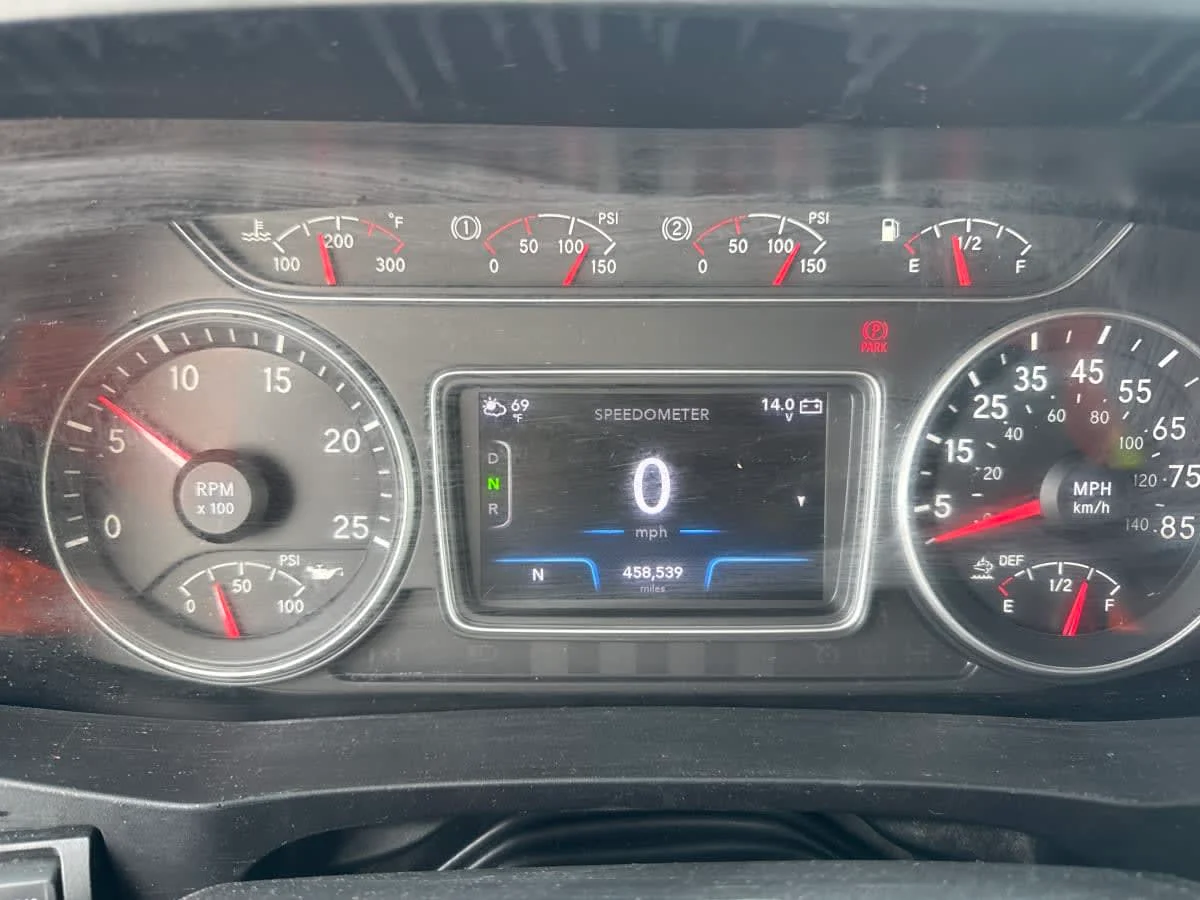 2020 International LT in Bolingbrook, IL — photo 10