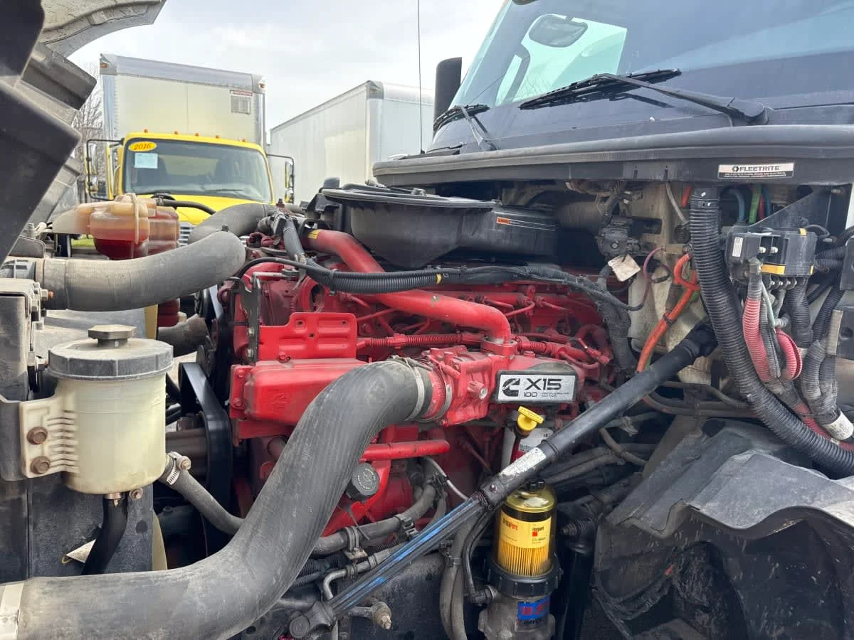 2020 International LT in Bolingbrook, IL — photo 9