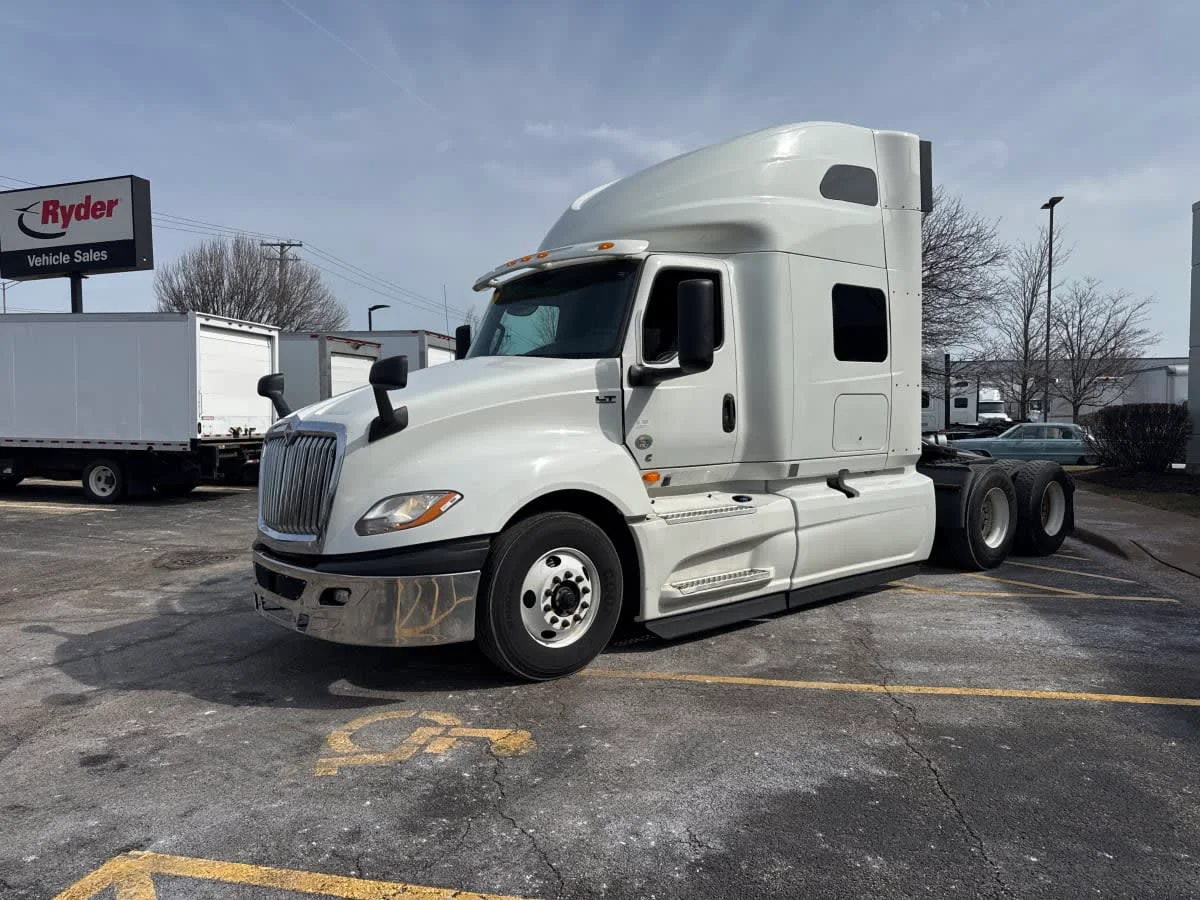 2020 International LT in Bolingbrook, IL