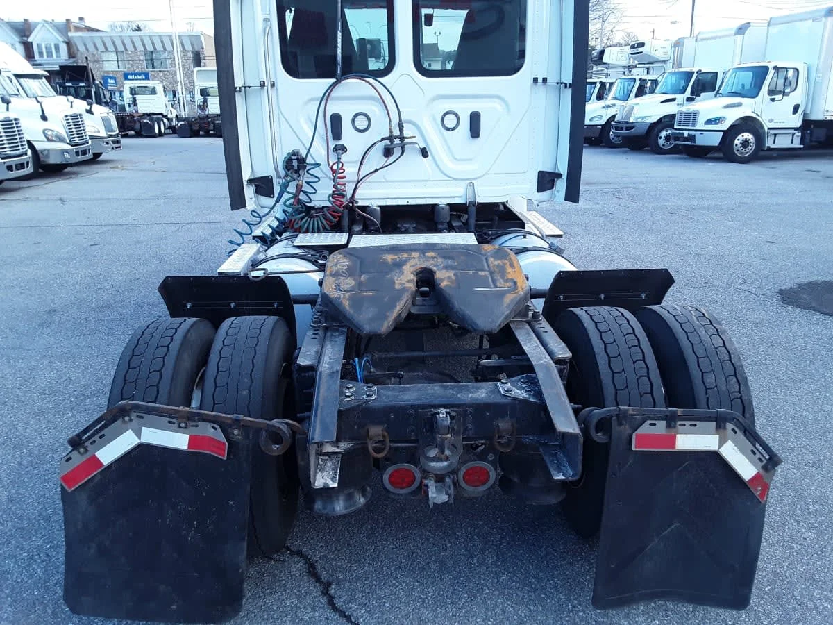 2019 Freightliner Cascadia - image 11