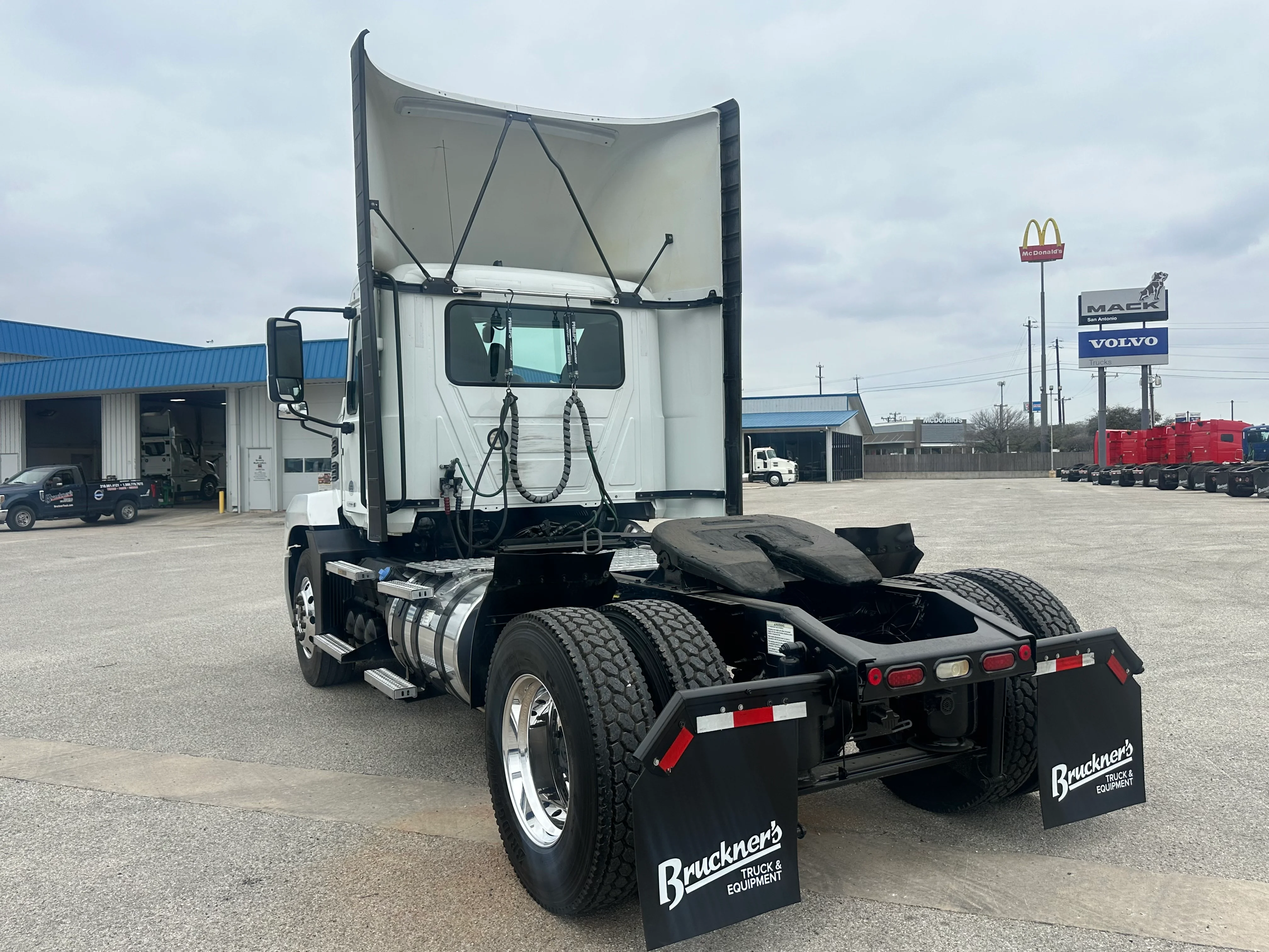 2022 Mack Anthem in San Antonio, TX — photo 6