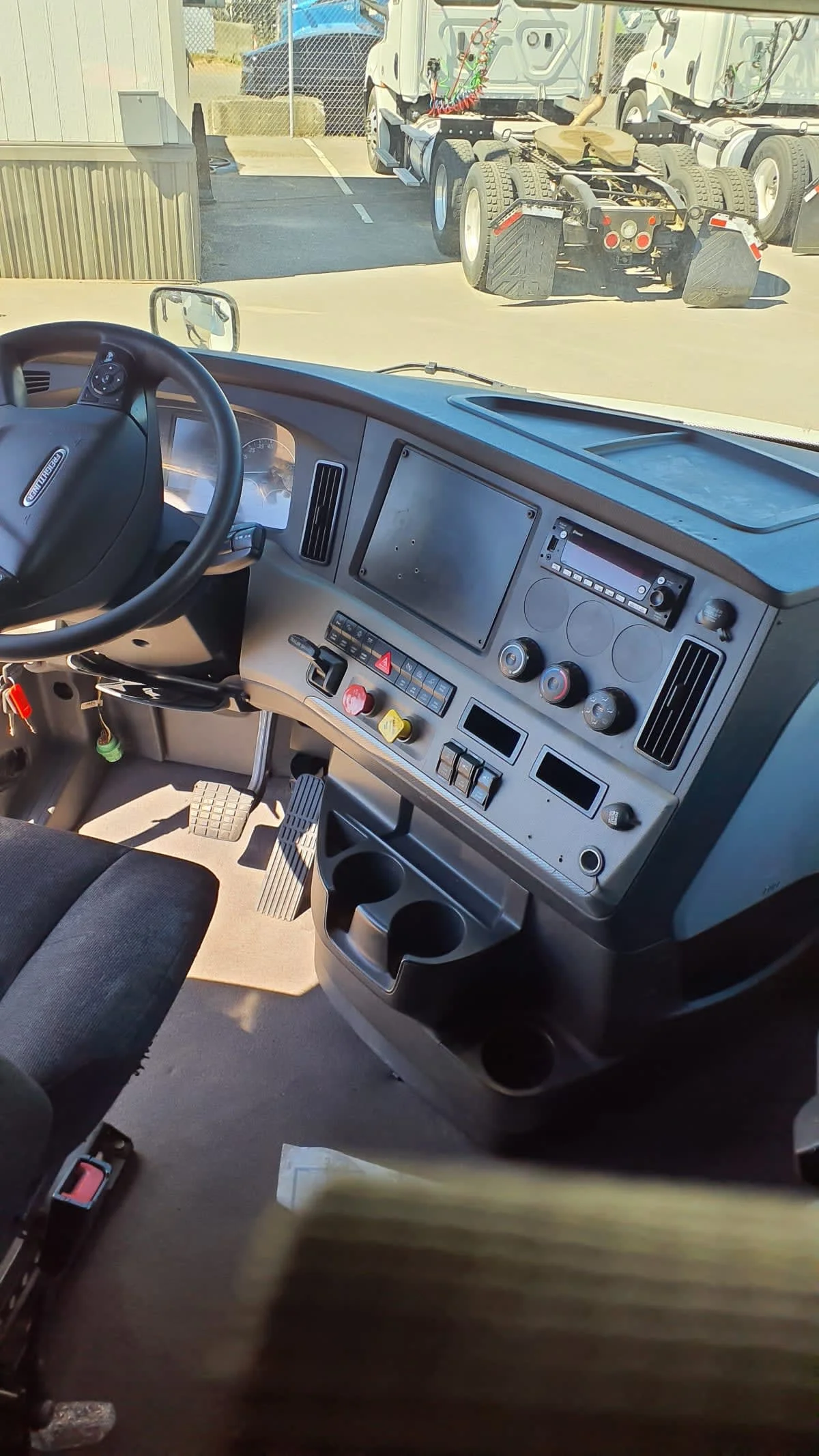 2020 Freightliner Cascadia in Tacoma, WA — photo 7