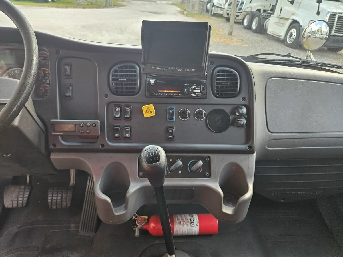 2020 Freightliner M2 106 - image 12