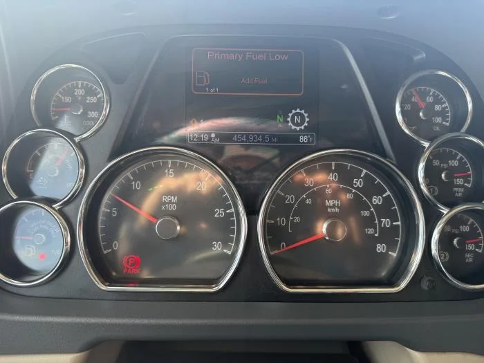 2022 Peterbilt 579 - image 6