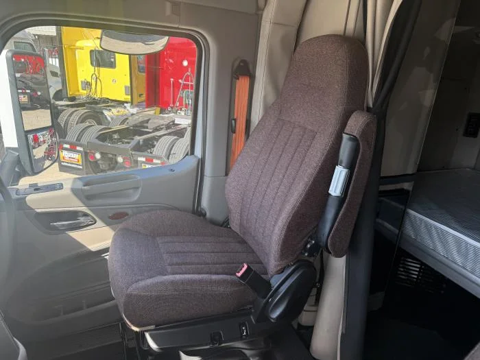 2022 Peterbilt 579 - image 9