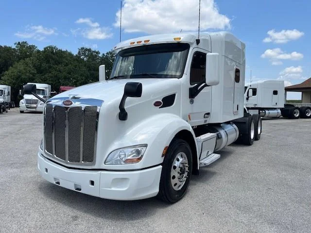 2021 Peterbilt 579 - image 2