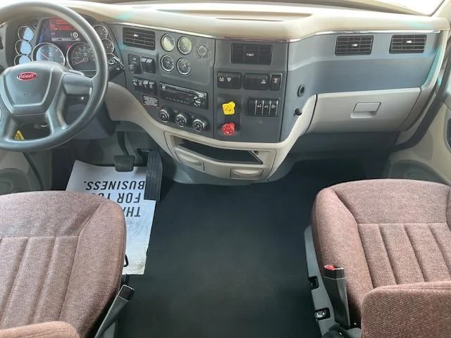 2021 Peterbilt 579 - image 13