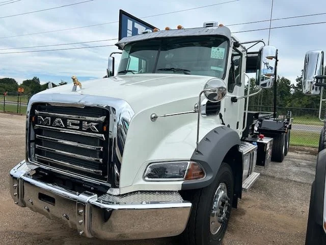2026 Mack — photo 3