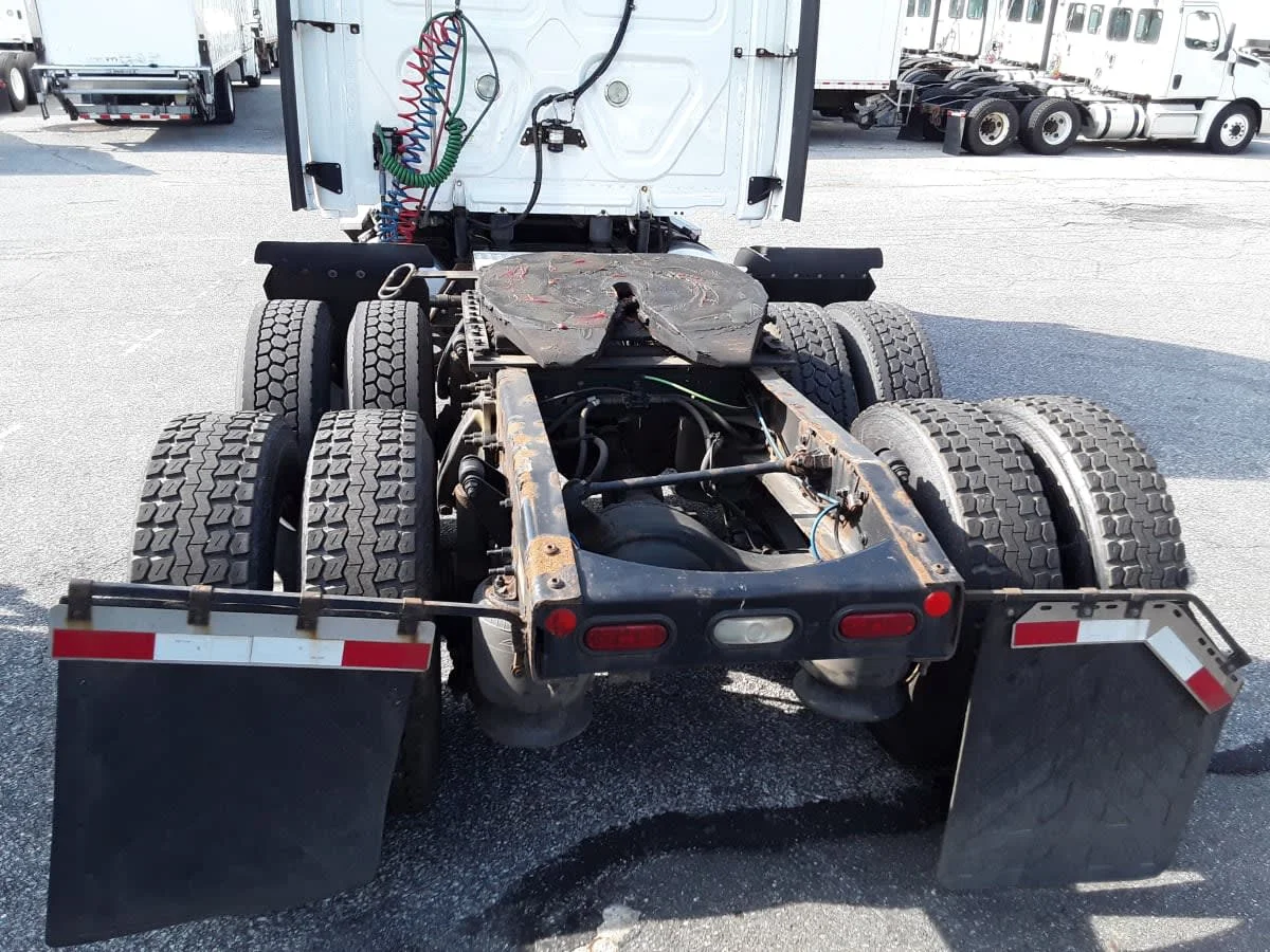 2018 Freightliner Cascadia - image 13