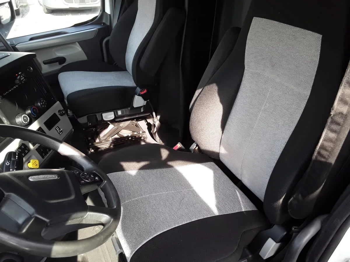 2018 Freightliner Cascadia - image 10