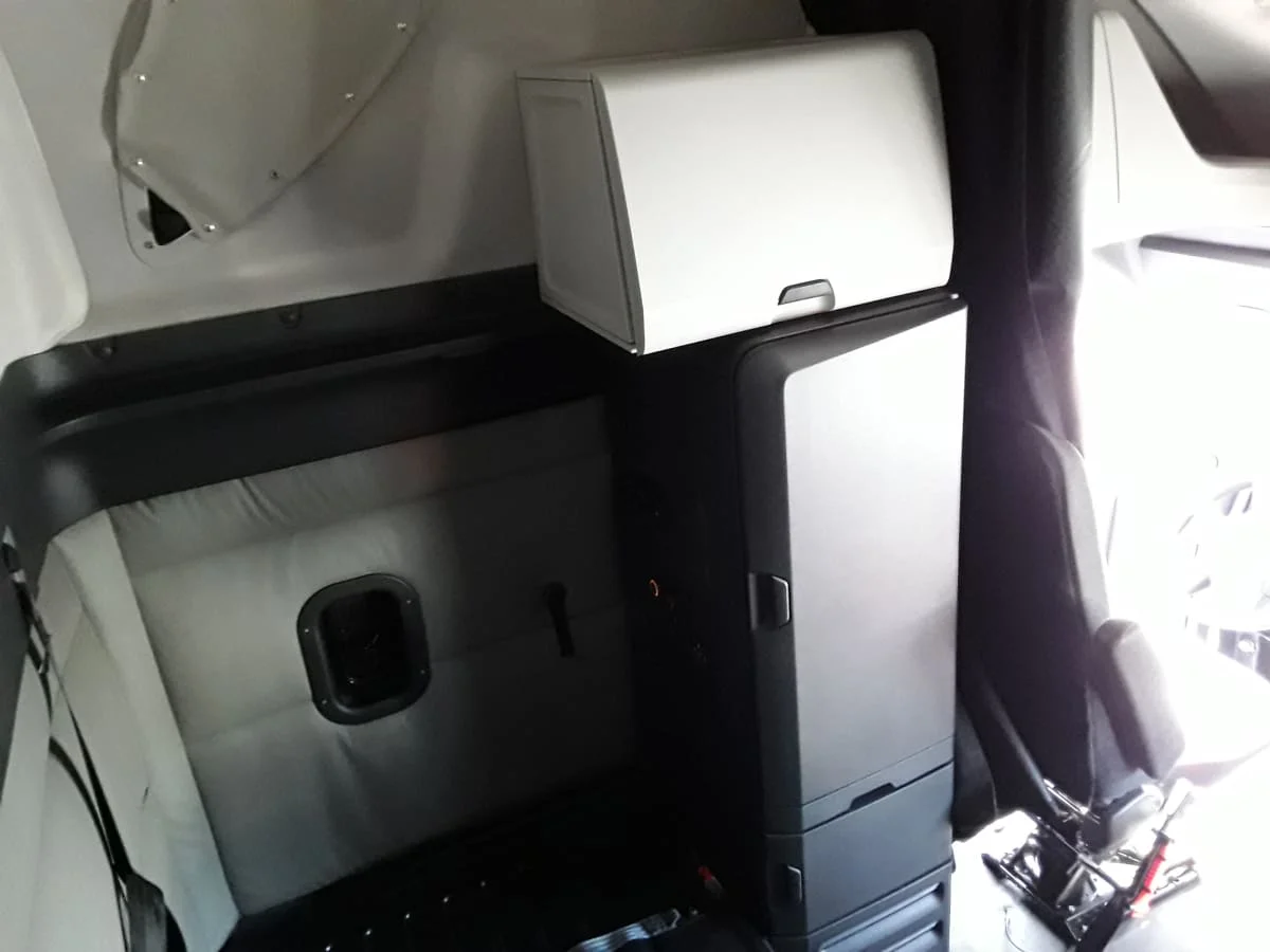 2018 Freightliner Cascadia - image 11