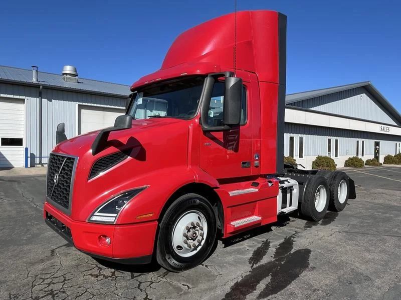 2020 Volvo VNR 640 in Sauk Rapids