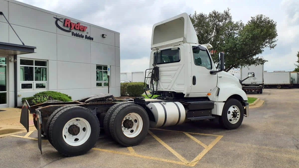 2020 International LT in Bolingbrook, IL — photo 4
