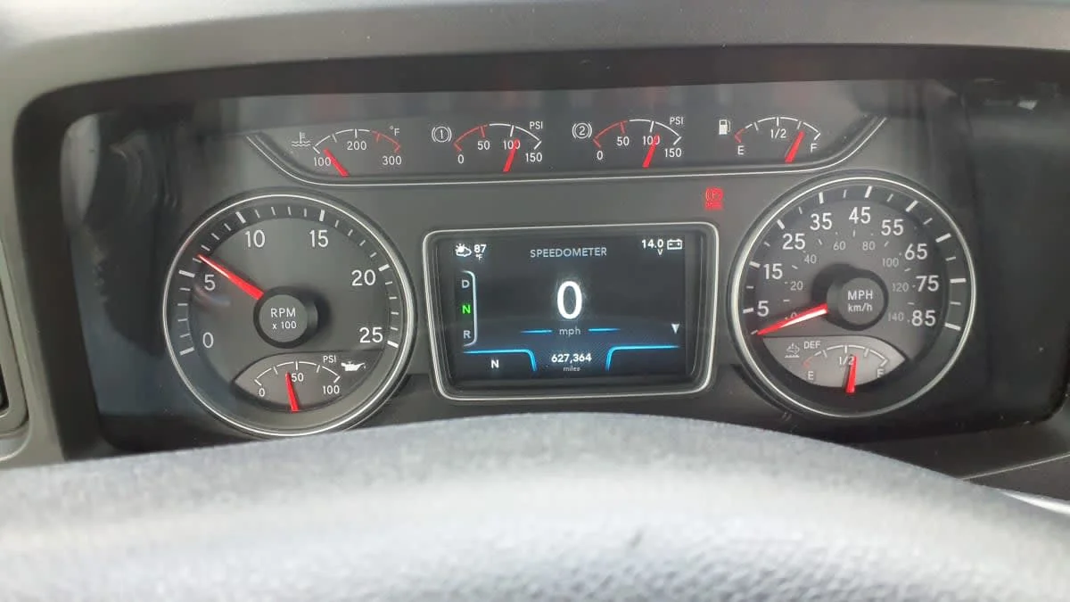 2020 International LT in Bolingbrook, IL — photo 9