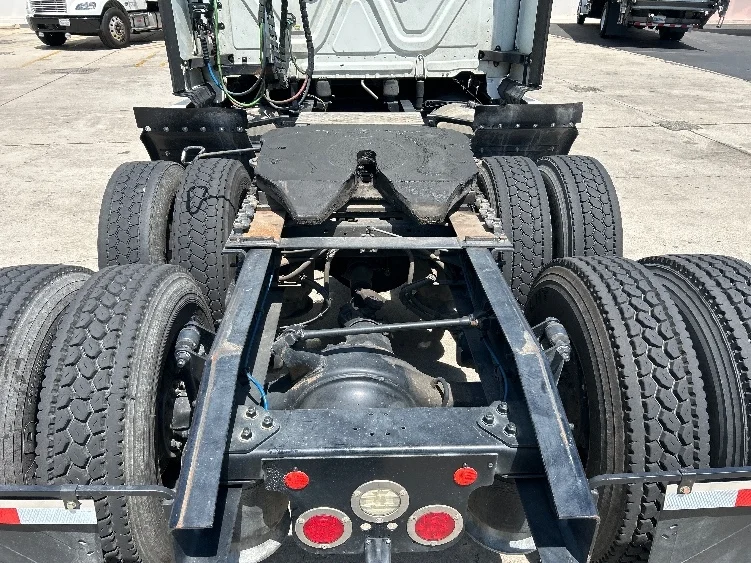 2021 Freightliner Cascadia in Dallas, TX — photo 6
