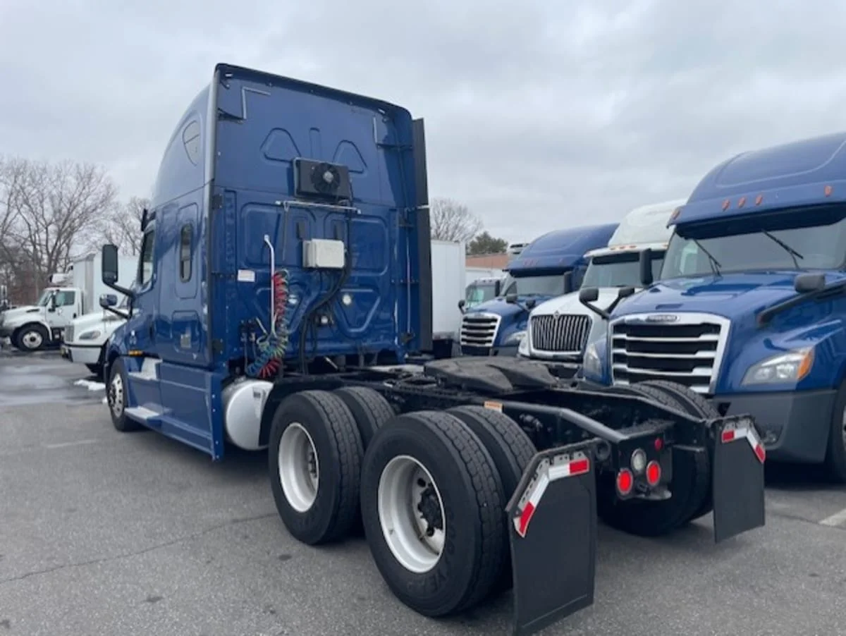 2019 Freightliner Cascadia - image 6