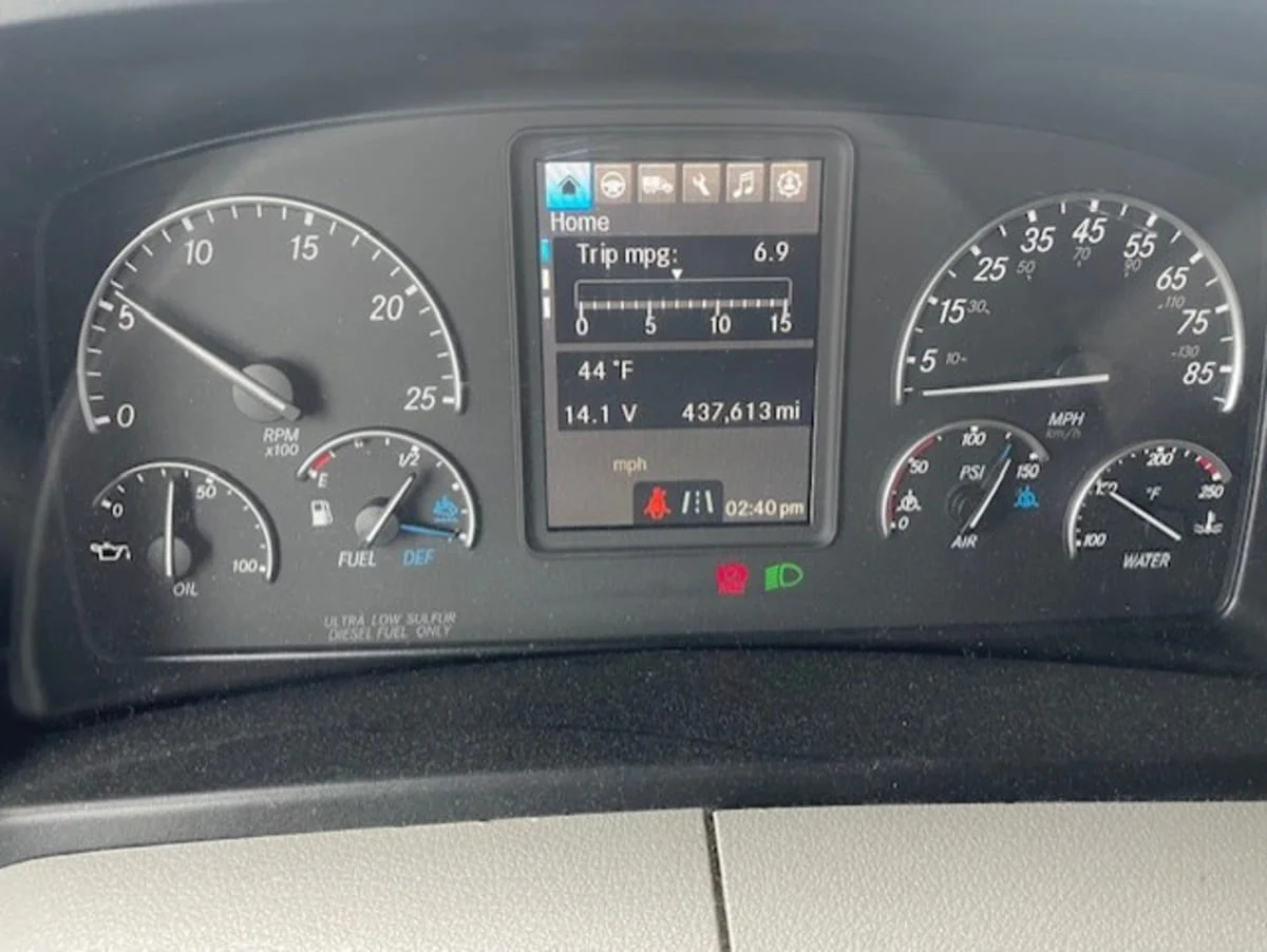 2019 Freightliner Cascadia - image 10