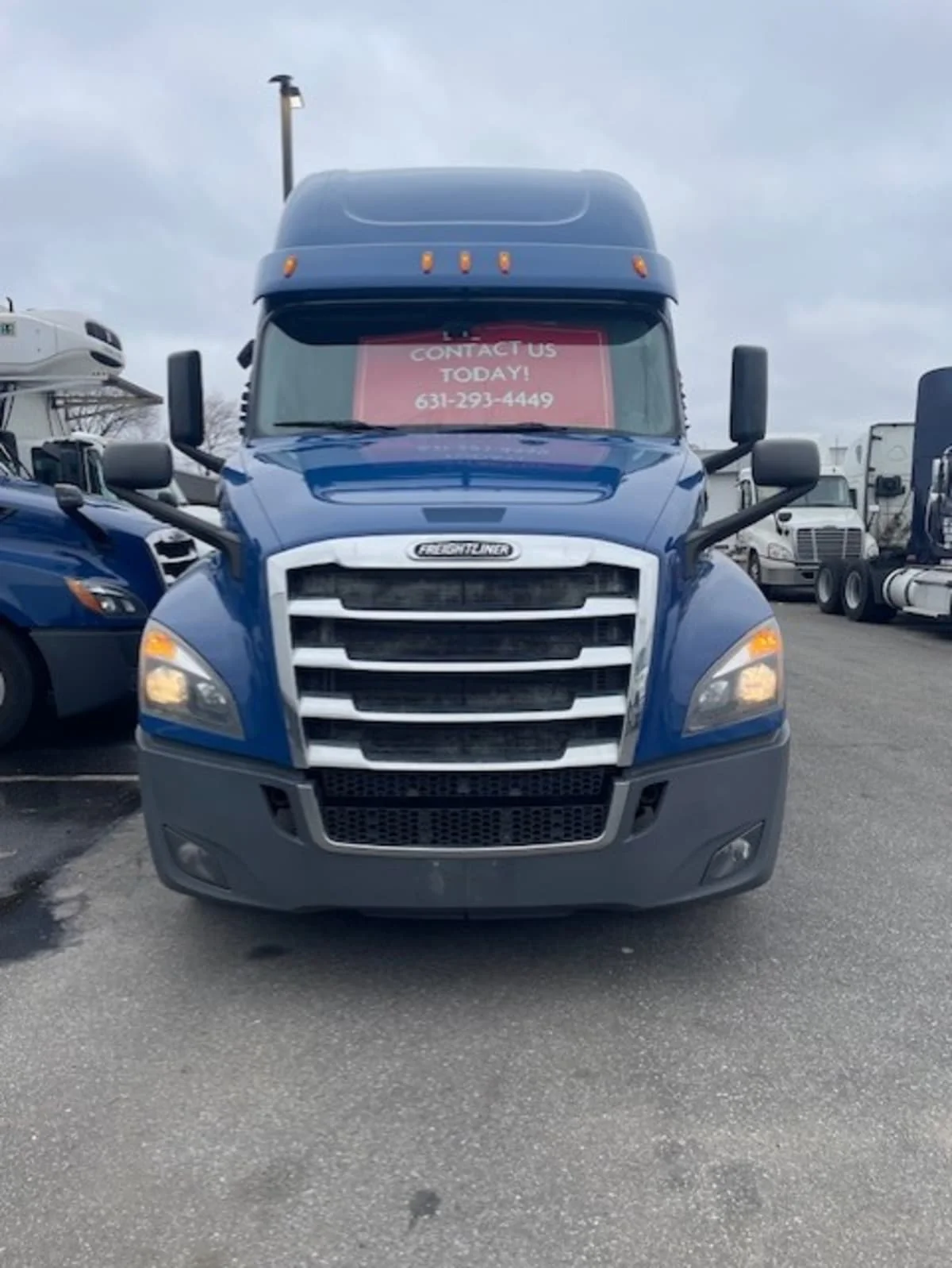 2019 Freightliner Cascadia - image 2