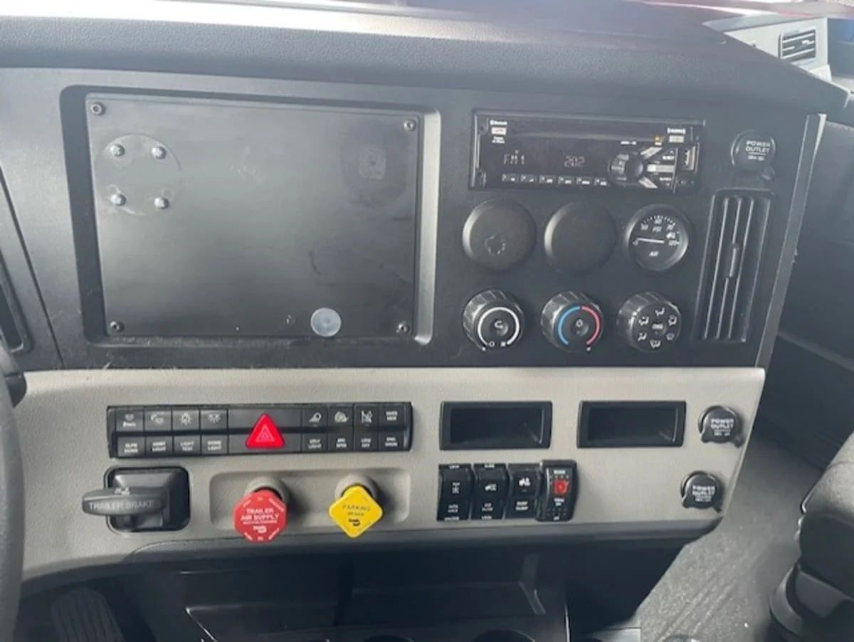 2019 Freightliner Cascadia - image 11